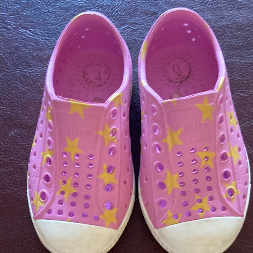 Native Kids Pink Star Shoes
Toddler size 7C